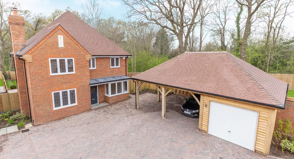 Oaklands Chase, Worth, Boughtonwood Homes building development